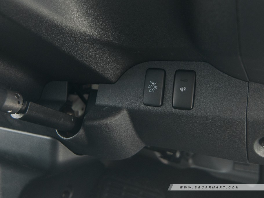 https://i.i-sgcm.com/new_cars/cars/10438/10438_g34