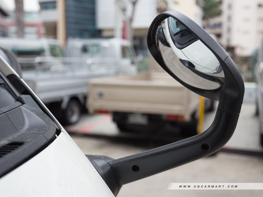 https://i.i-sgcm.com/new_cars/cars/10438/10438_g51
