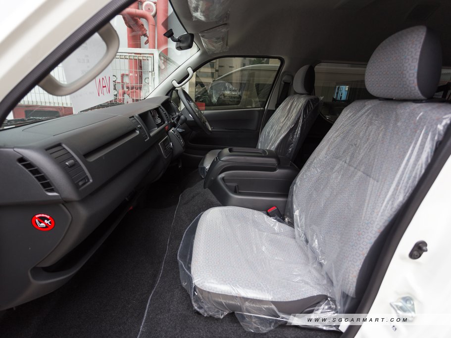 https://i.i-sgcm.com/new_cars/cars/10438/10438_g52