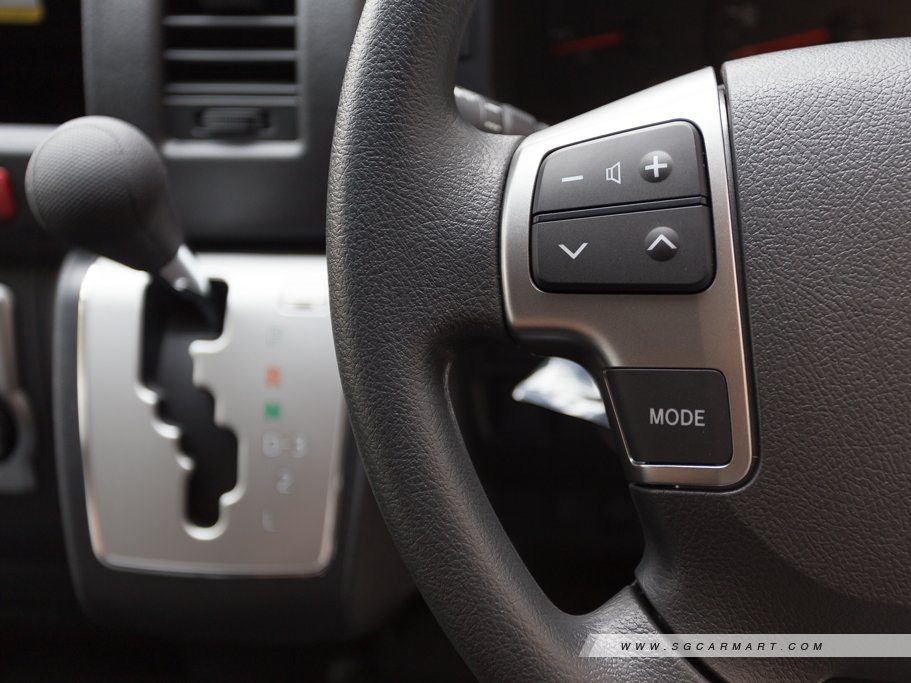 https://i.i-sgcm.com/new_cars/cars/10438/10438_g56