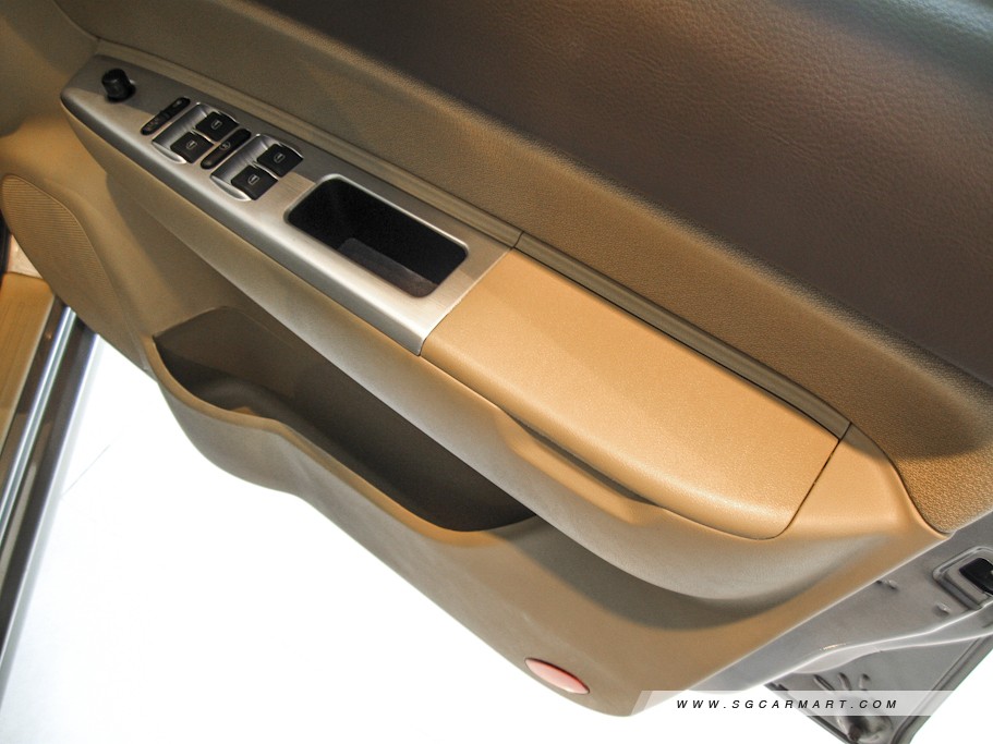 https://i.i-sgcm.com/new_cars/cars/10442/10442_g15