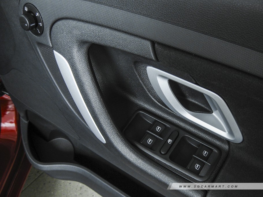 https://i.i-sgcm.com/new_cars/cars/10445/10445_g12