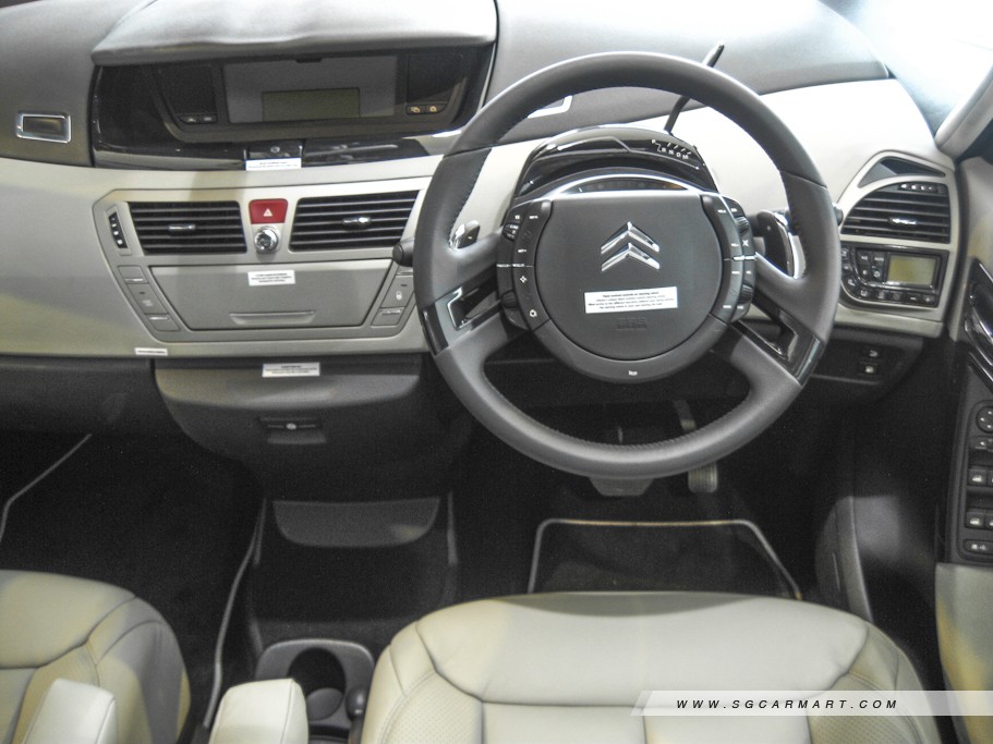 https://i.i-sgcm.com/new_cars/cars/10450/10450_g13
