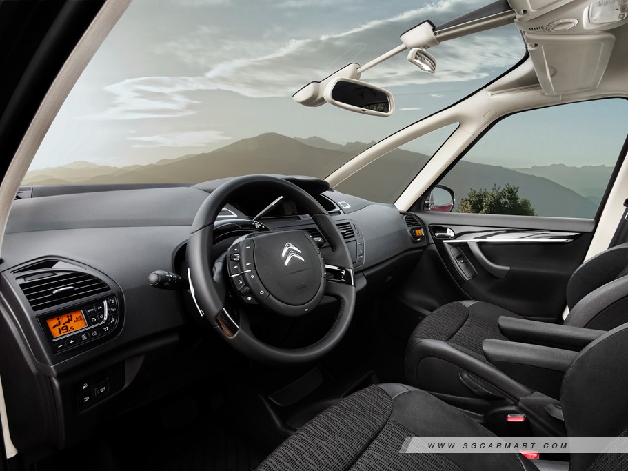 https://i.i-sgcm.com/new_cars/cars/10450/10450_g25