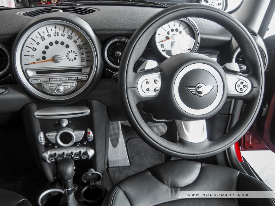 https://i.i-sgcm.com/new_cars/cars/10456/10456_g49