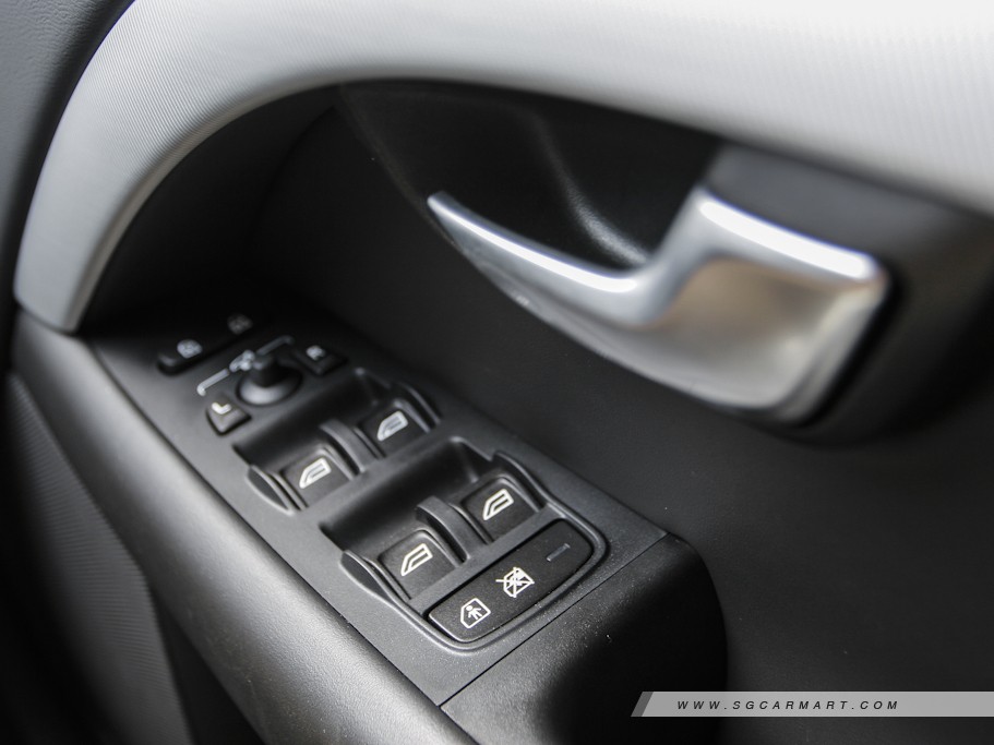 https://i.i-sgcm.com/new_cars/cars/10480/10480_g27