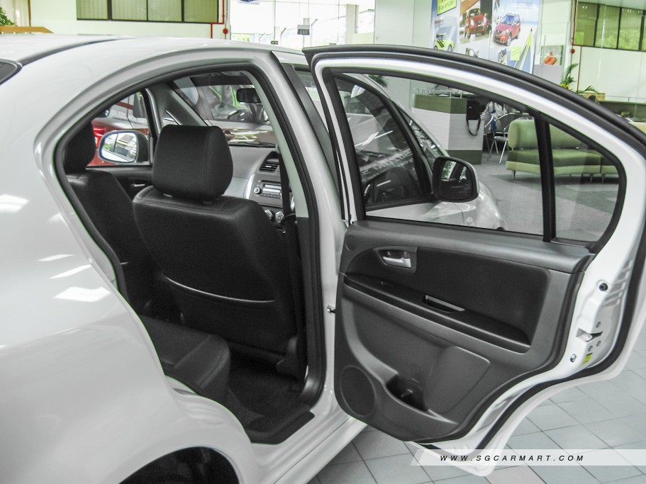 https://i.i-sgcm.com/new_cars/cars/10488/10488_g35