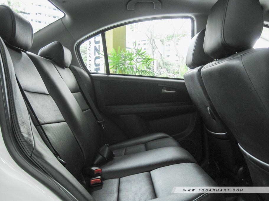 https://i.i-sgcm.com/new_cars/cars/10488/10488_g37