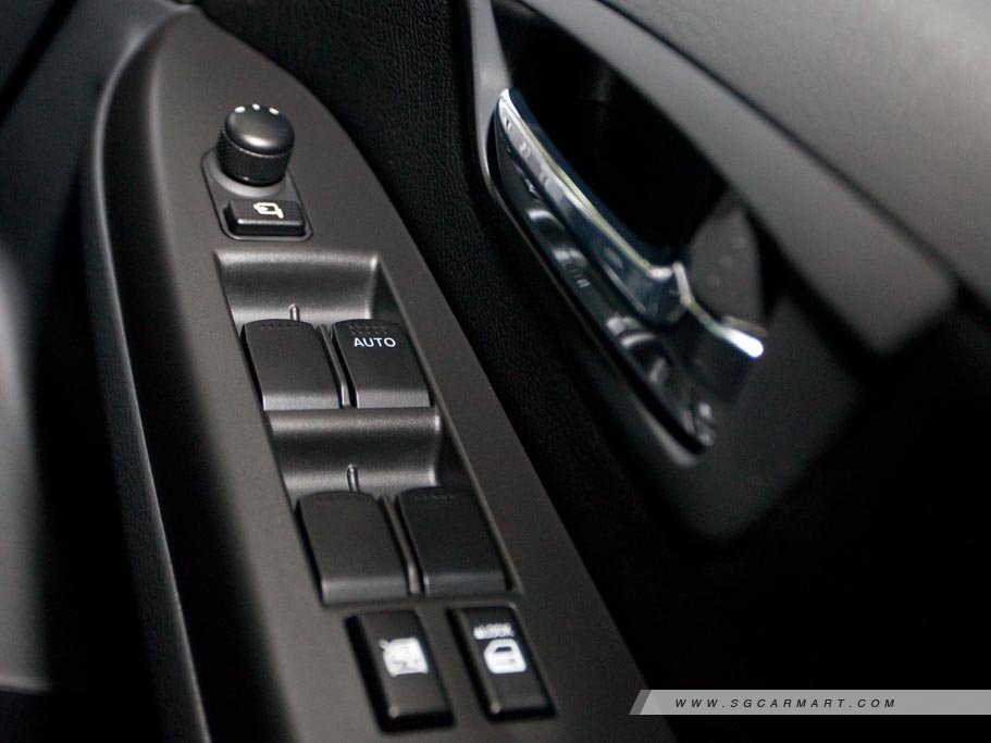 https://i.i-sgcm.com/new_cars/cars/10488/10488_g75