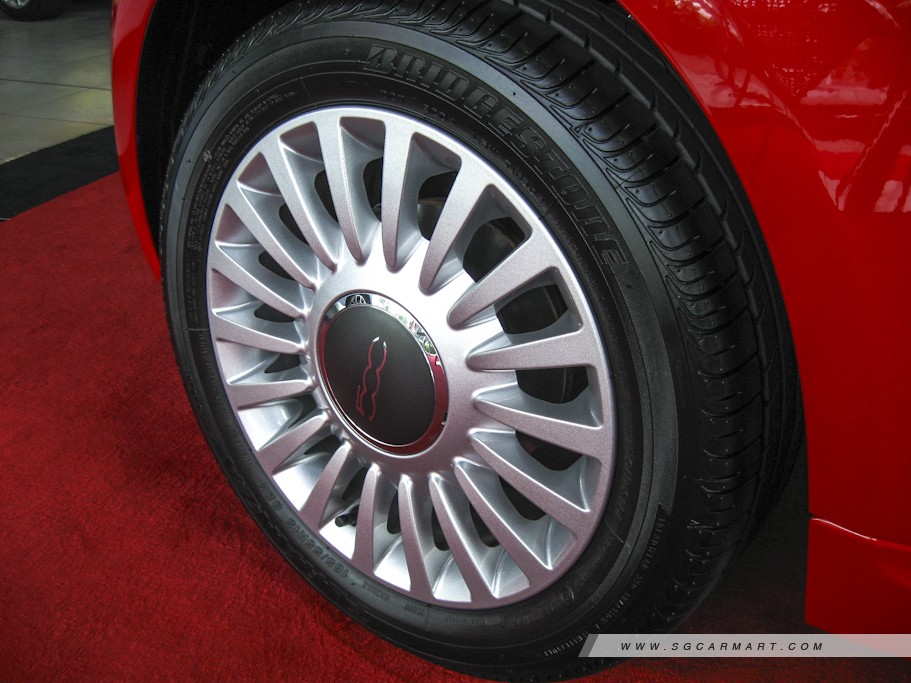 https://i.i-sgcm.com/new_cars/cars/10512/10512_g5