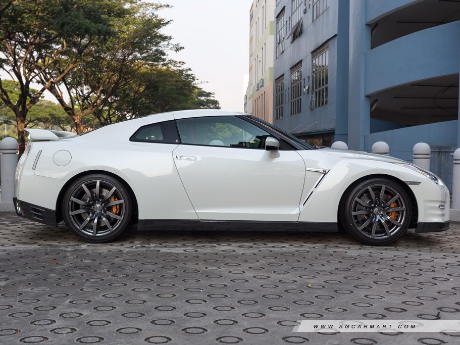 https://i.i-sgcm.com/new_cars/cars/10518/10518_g11