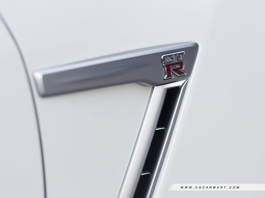 https://i.i-sgcm.com/new_cars/cars/10518/10518_g20