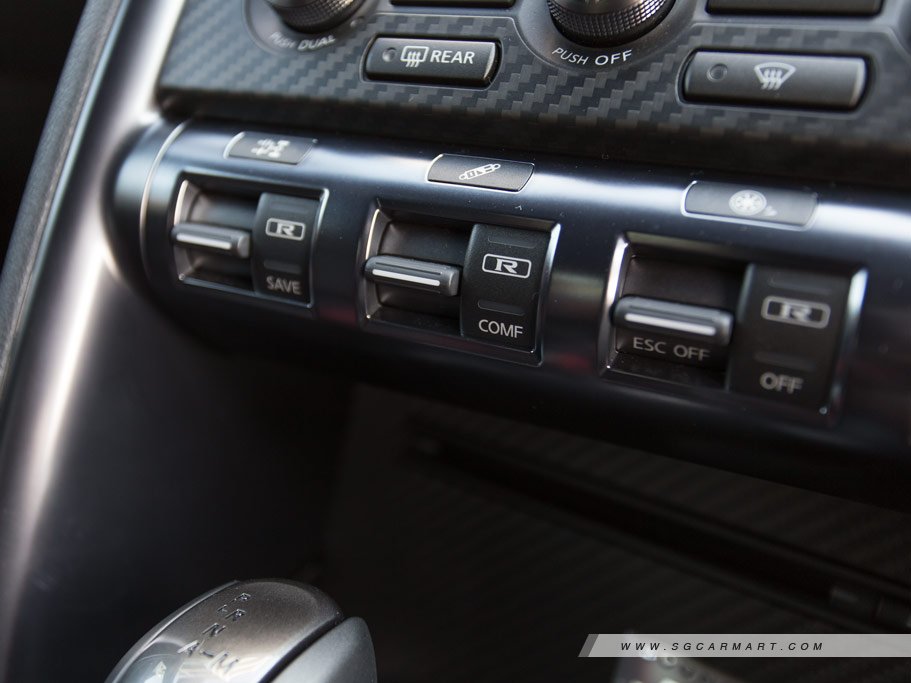 https://i.i-sgcm.com/new_cars/cars/10518/10518_g39