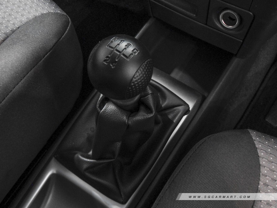 https://i.i-sgcm.com/new_cars/cars/10555/10555_g12