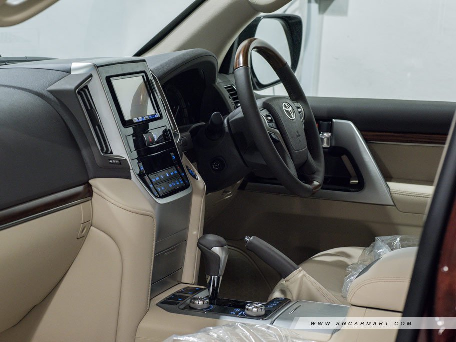 https://i.i-sgcm.com/new_cars/cars/10585/10585_g26