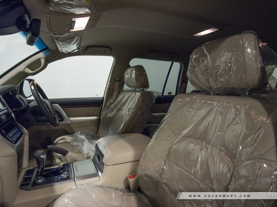 https://i.i-sgcm.com/new_cars/cars/10585/10585_g27