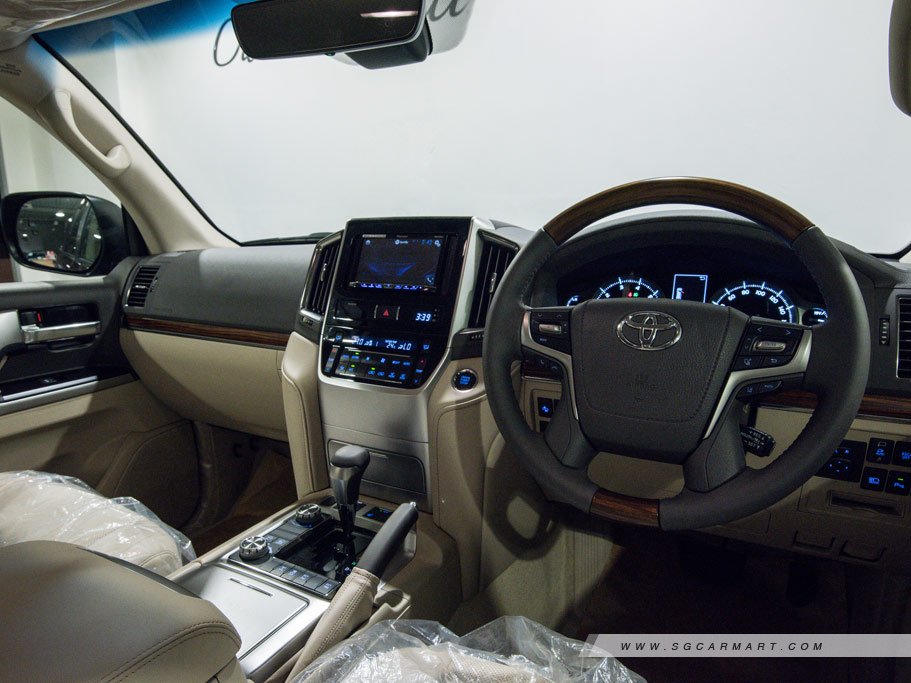 https://i.i-sgcm.com/new_cars/cars/10585/10585_g30