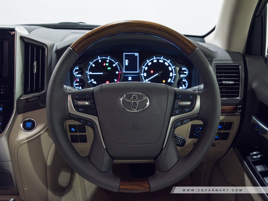 https://i.i-sgcm.com/new_cars/cars/10585/10585_g31