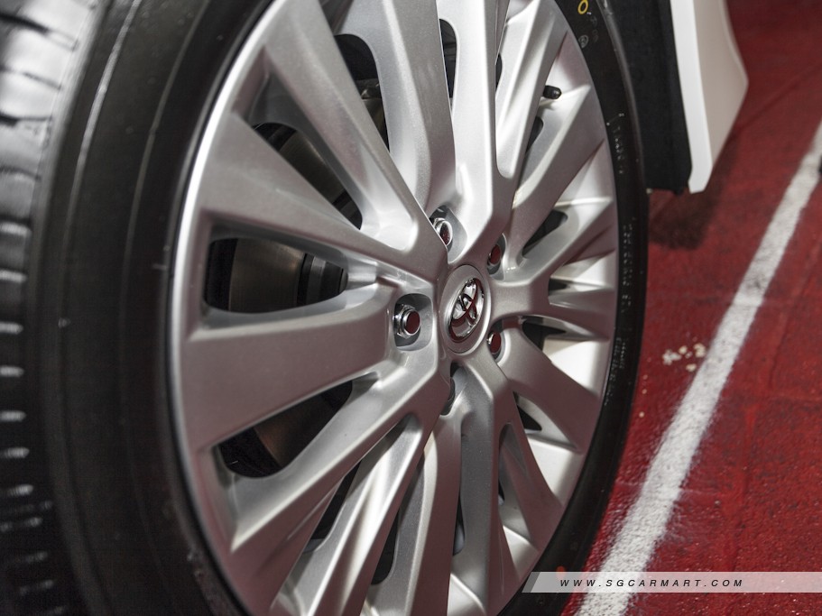 https://i.i-sgcm.com/new_cars/cars/10595/10595_g23