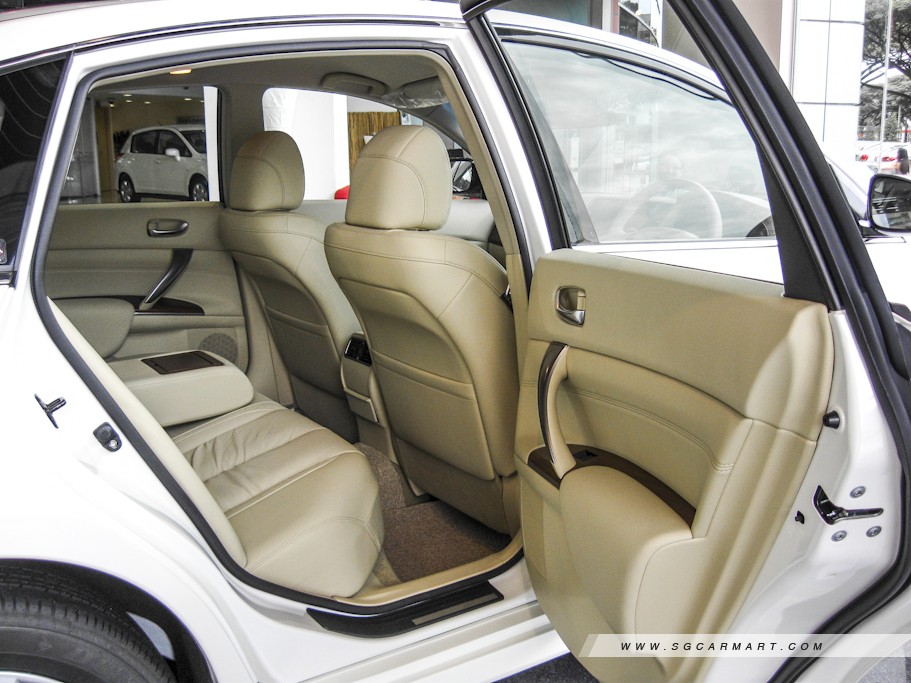https://i.i-sgcm.com/new_cars/cars/10600/10600_g31