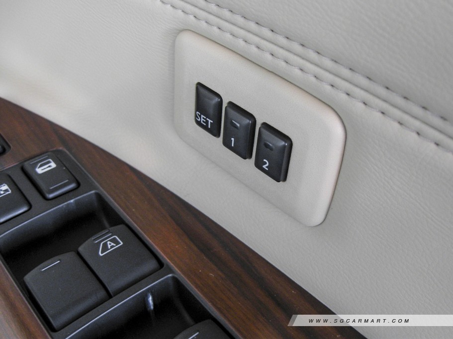 https://i.i-sgcm.com/new_cars/cars/10600/10600_g37