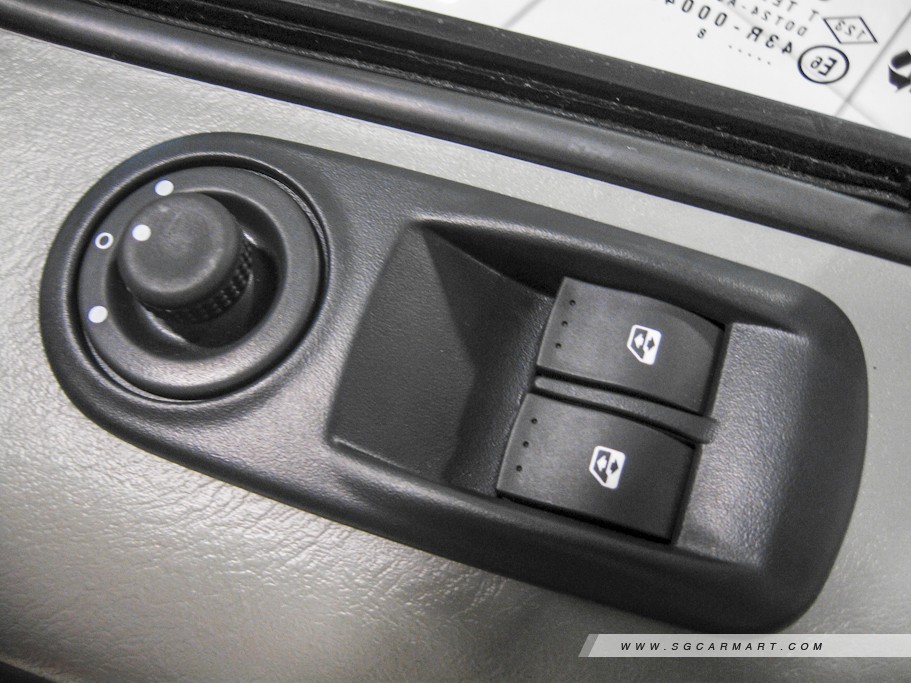 https://i.i-sgcm.com/new_cars/cars/10602/10602_g11