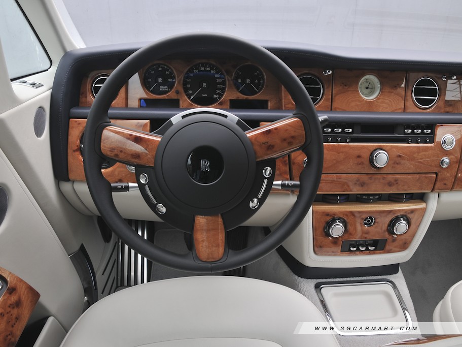 https://i.i-sgcm.com/new_cars/cars/10638/10638_g12