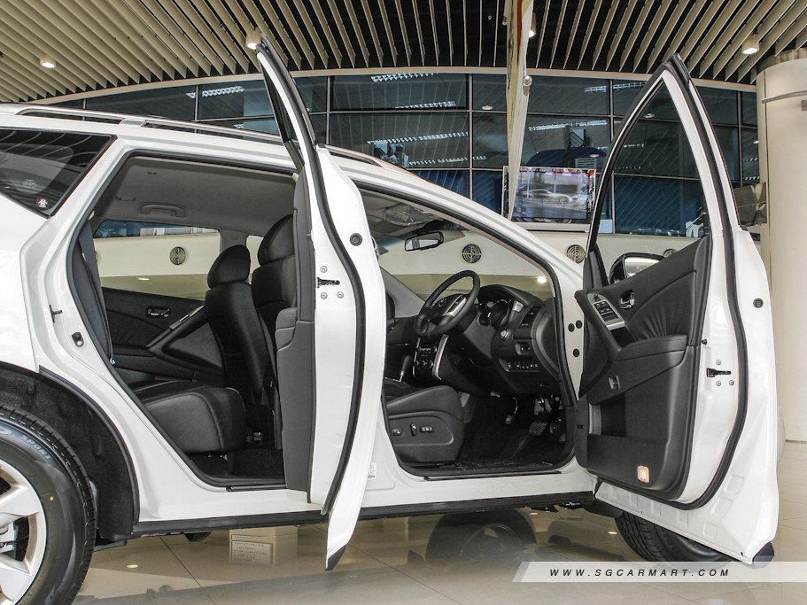 https://i.i-sgcm.com/new_cars/cars/10648/10648_g10