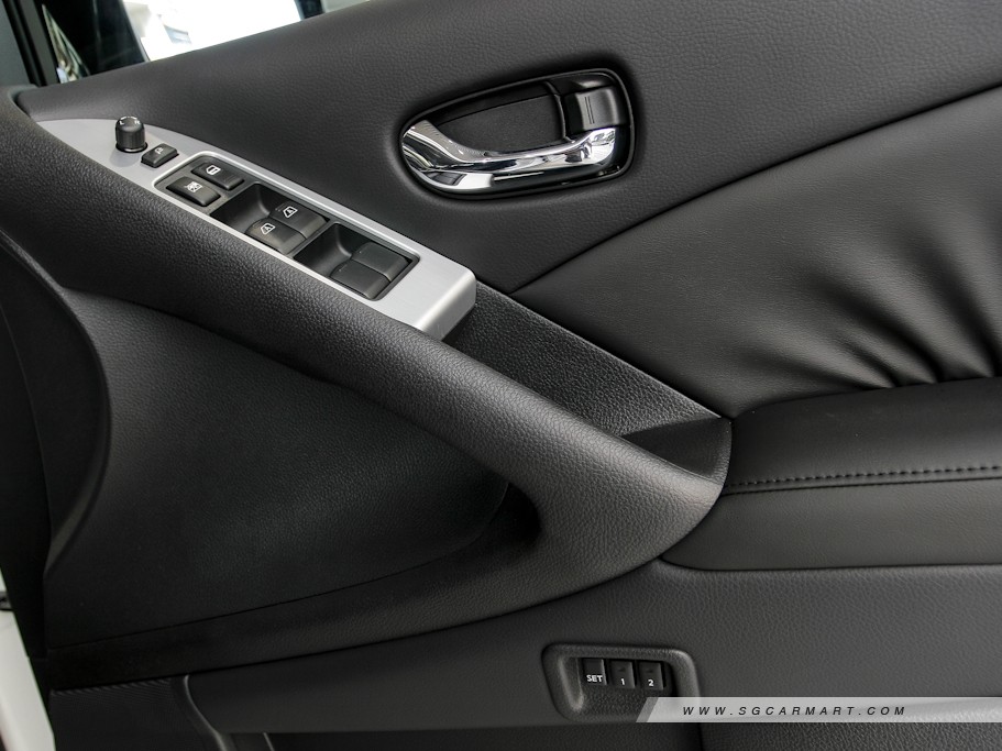 https://i.i-sgcm.com/new_cars/cars/10648/10648_g11