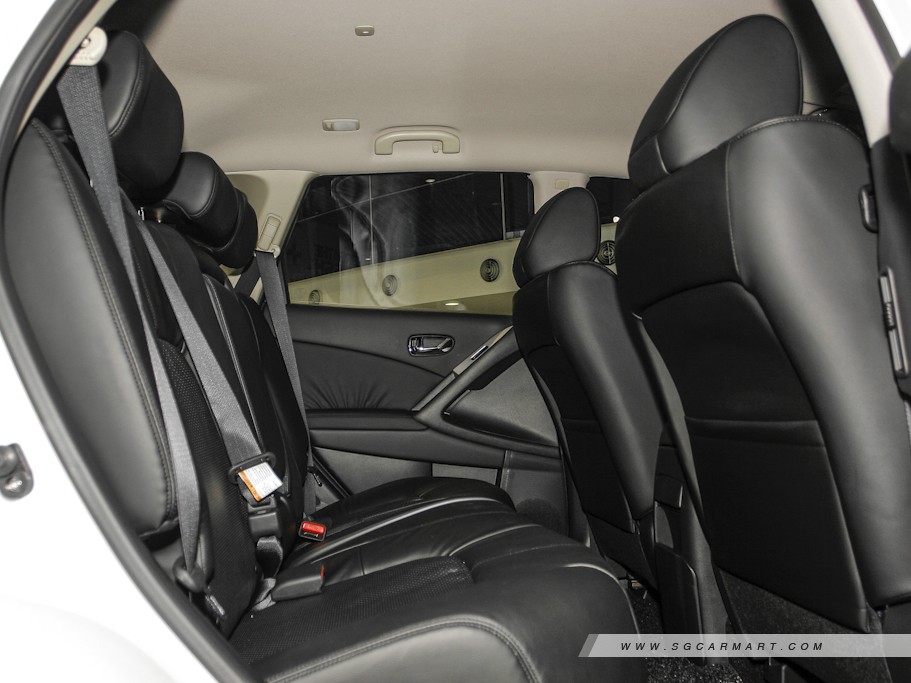 https://i.i-sgcm.com/new_cars/cars/10648/10648_g13
