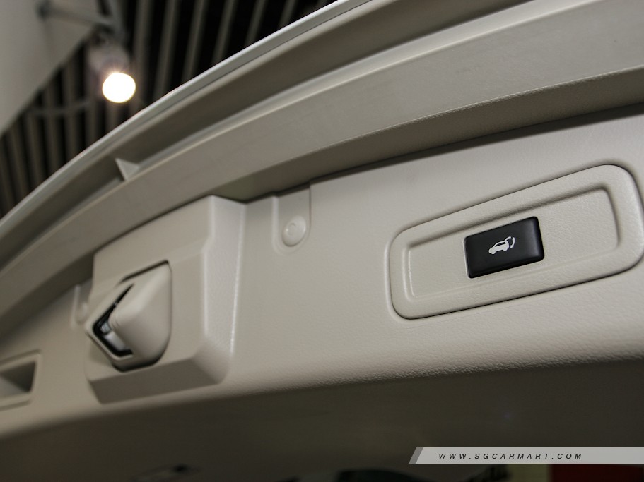 https://i.i-sgcm.com/new_cars/cars/10648/10648_g22