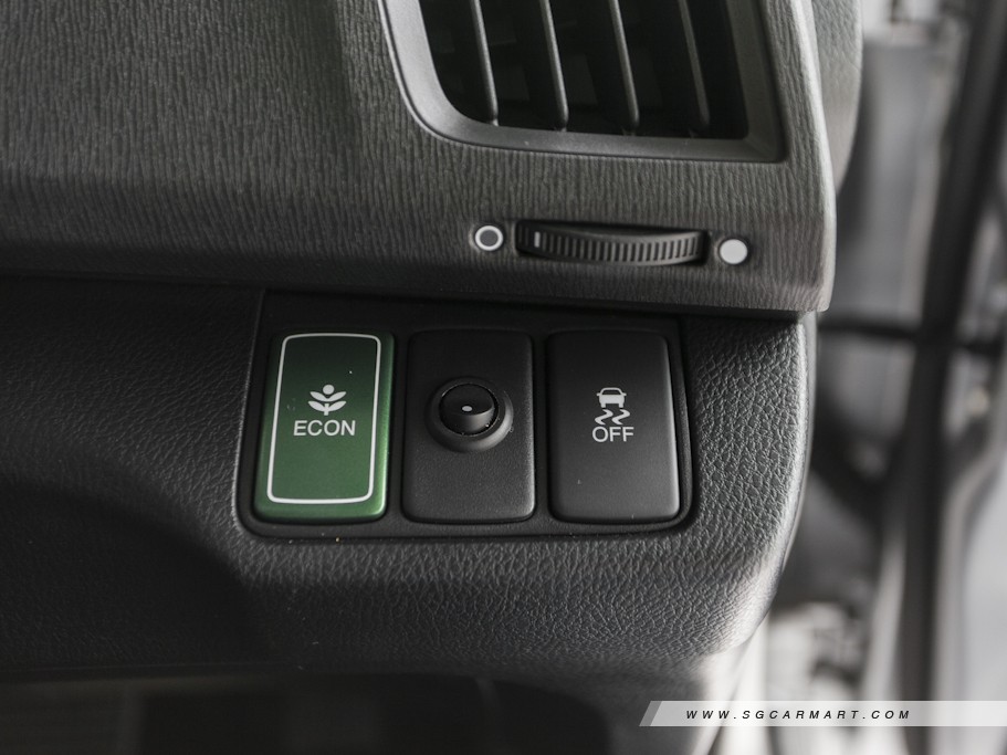 https://i.i-sgcm.com/new_cars/cars/10652/10652_g22