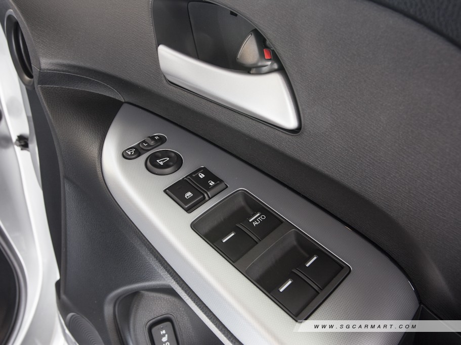 https://i.i-sgcm.com/new_cars/cars/10652/10652_g26
