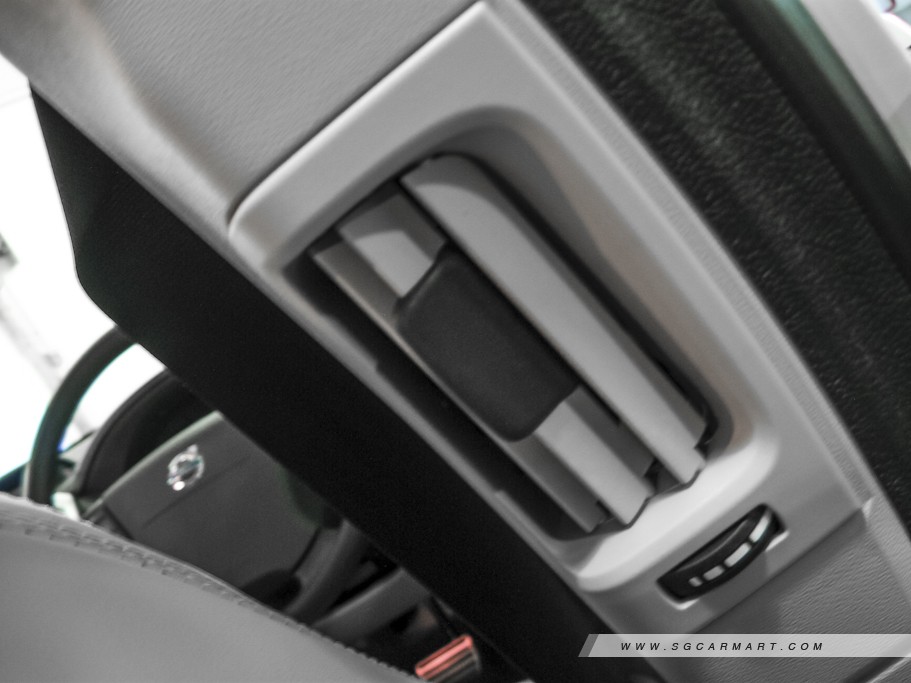 https://i.i-sgcm.com/new_cars/cars/10656/10656_g100