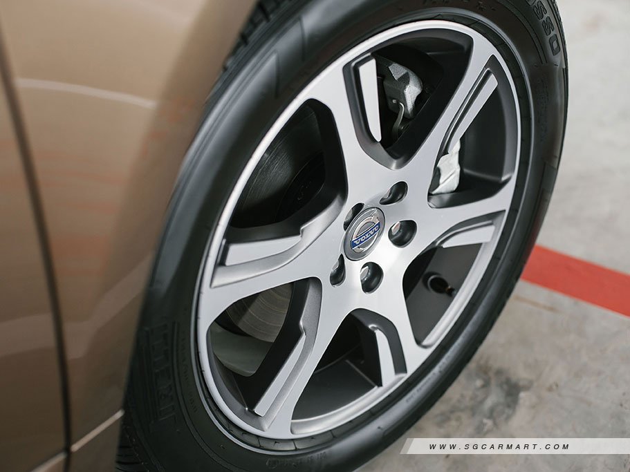 https://i.i-sgcm.com/new_cars/cars/10656/10656_g114