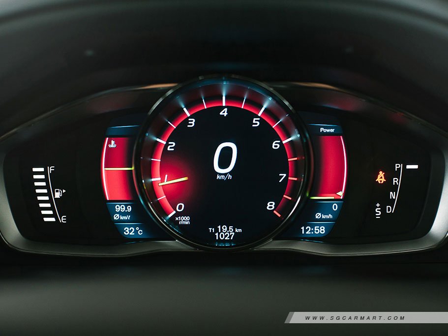 https://i.i-sgcm.com/new_cars/cars/10656/10656_g126