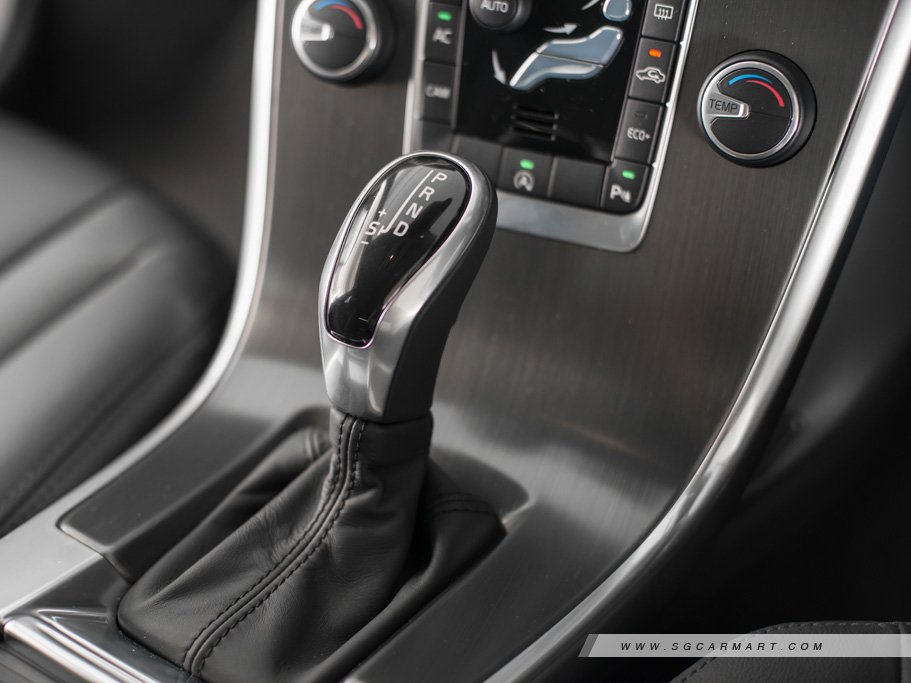 https://i.i-sgcm.com/new_cars/cars/10656/10656_g144