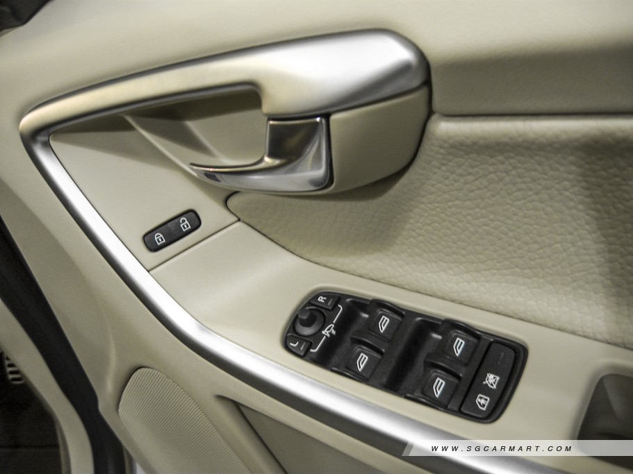 https://i.i-sgcm.com/new_cars/cars/10656/10656_g94