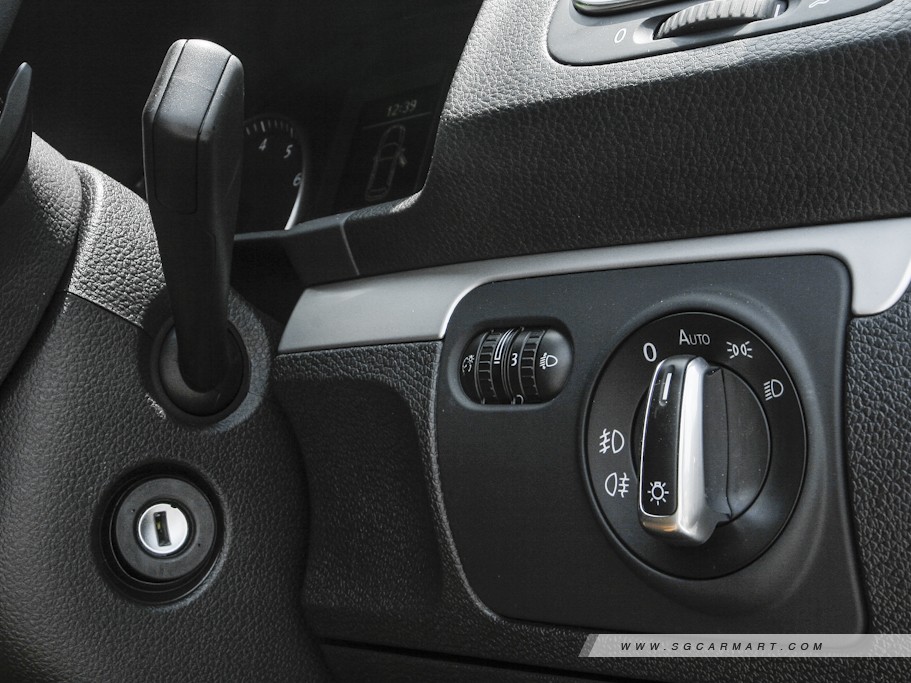 https://i.i-sgcm.com/new_cars/cars/10665/10665_g15