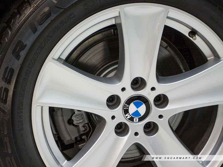 https://i.i-sgcm.com/new_cars/cars/10669/10669_g12