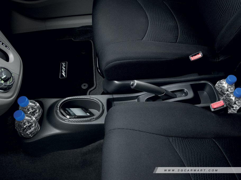 https://i.i-sgcm.com/new_cars/cars/10678/10678_g15