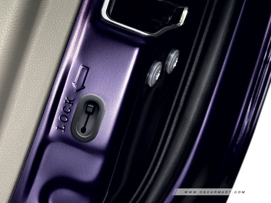https://i.i-sgcm.com/new_cars/cars/10678/10678_g18