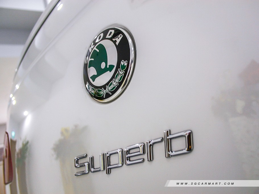https://i.i-sgcm.com/new_cars/cars/10697/10697_g32