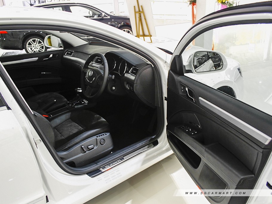 https://i.i-sgcm.com/new_cars/cars/10697/10697_g34
