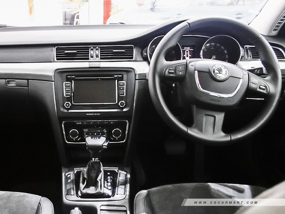 https://i.i-sgcm.com/new_cars/cars/10697/10697_g41