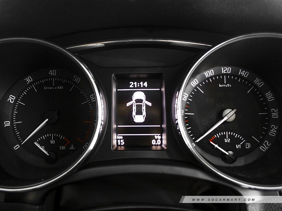 https://i.i-sgcm.com/new_cars/cars/10697/10697_g43