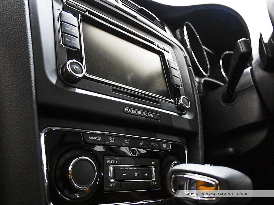 https://i.i-sgcm.com/new_cars/cars/10697/10697_g44