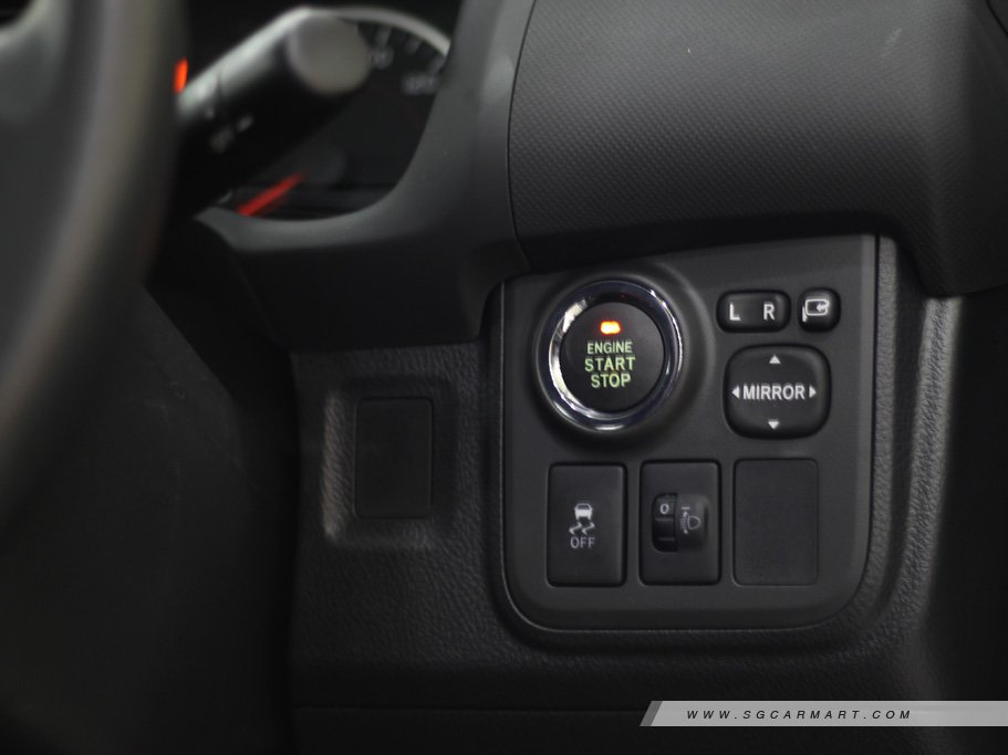 https://i.i-sgcm.com/new_cars/cars/10702/10702_g49