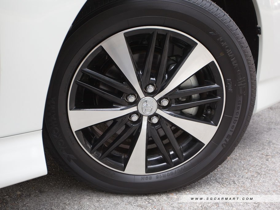 https://i.i-sgcm.com/new_cars/cars/10702/10702_g61