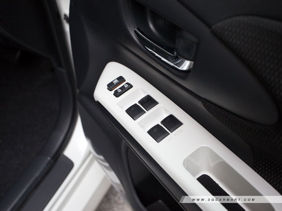 https://i.i-sgcm.com/new_cars/cars/10702/10702_g76